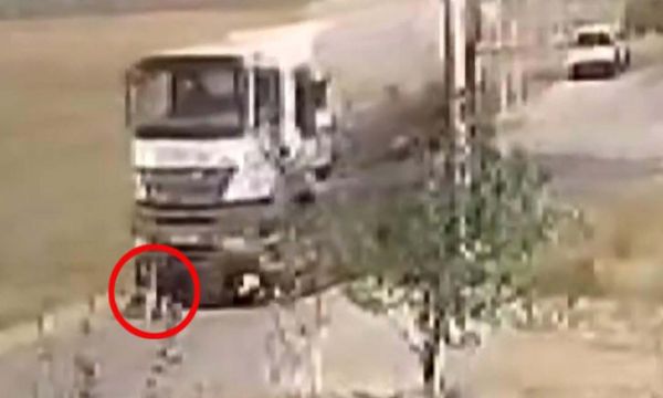 İzmir'de anne-kıza beton mikseri çarptı
